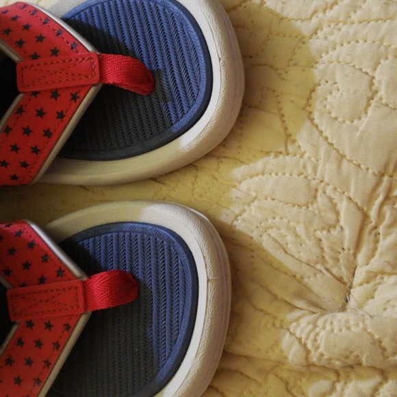 Bass flip flops.  Worn a few times - Picture 3 of 5